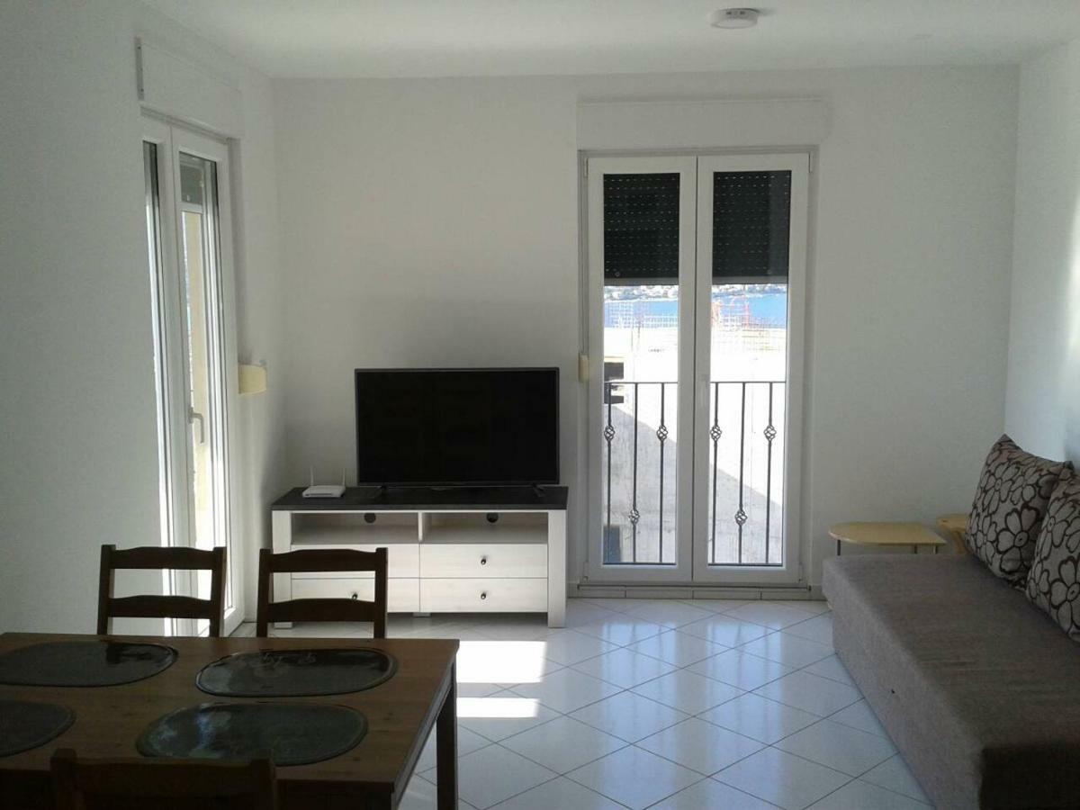 Appartement "Noni" Donji Okrug  Kültér fotó